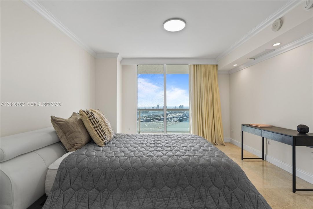 For Sale: $1,075,000 (3 beds, 2 baths, 1789 Square Feet)
