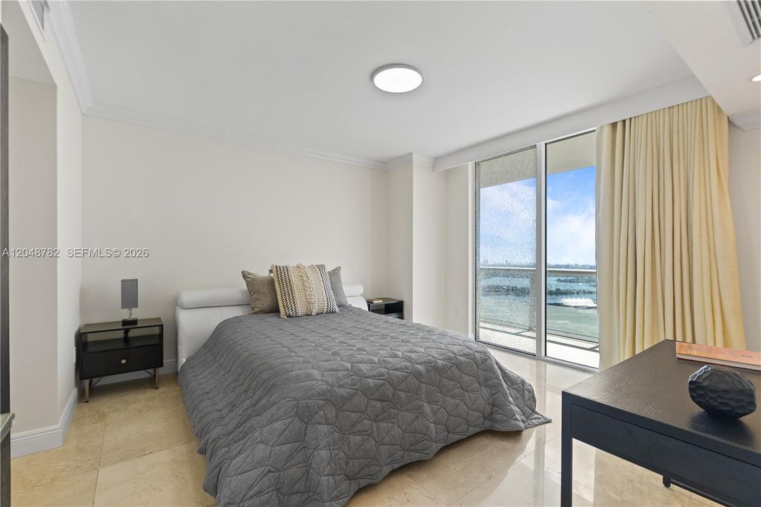 For Sale: $1,075,000 (3 beds, 2 baths, 1789 Square Feet)