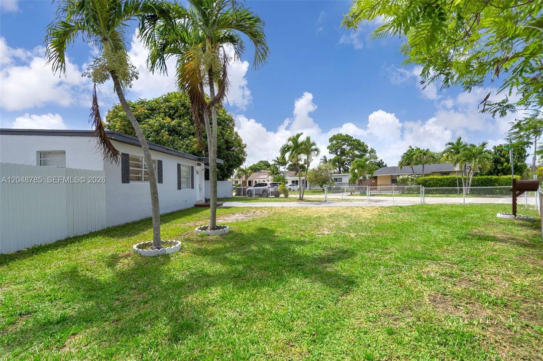 For Sale: $619,999 (2 beds, 2 baths, 962 Square Feet)