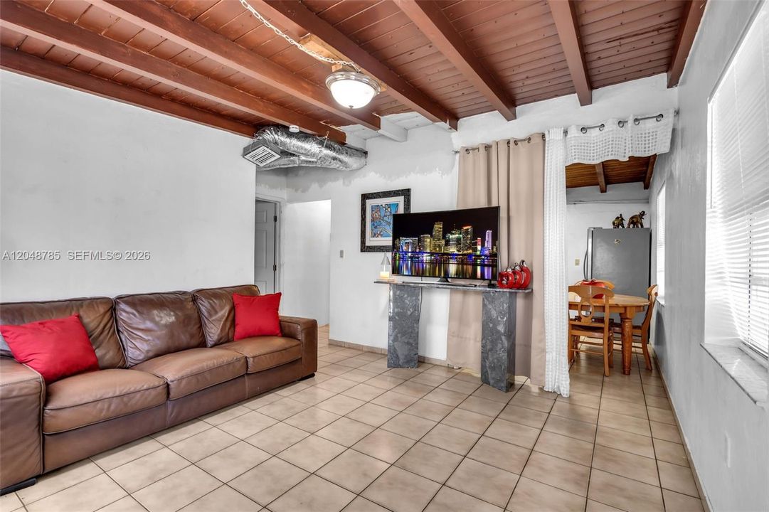 For Sale: $619,999 (2 beds, 2 baths, 962 Square Feet)