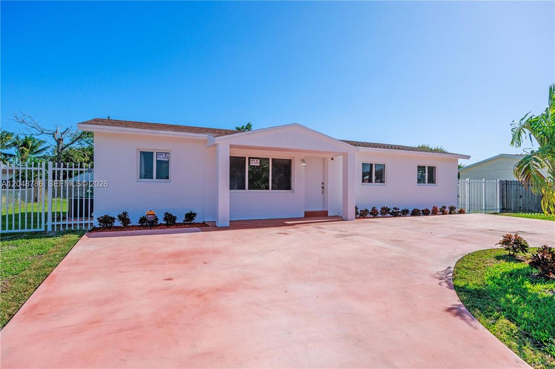 For Sale: $560,000 (4 beds, 2 baths, 1200 Square Feet)