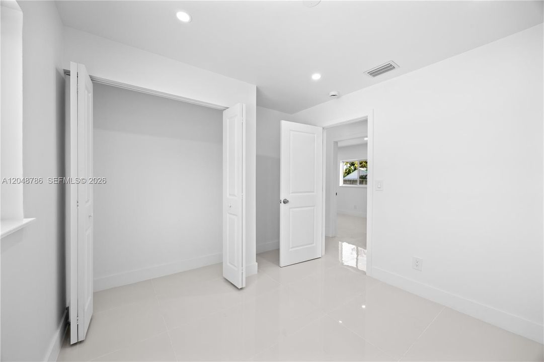 For Sale: $560,000 (4 beds, 2 baths, 1200 Square Feet)