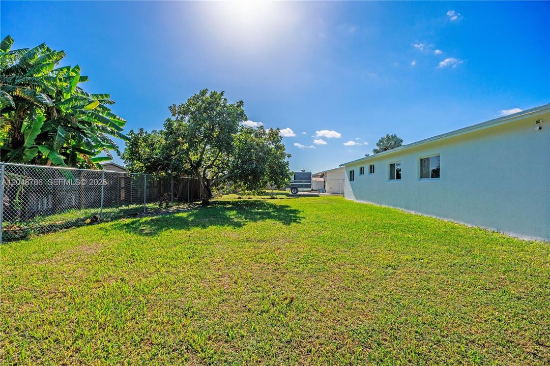 For Sale: $560,000 (4 beds, 2 baths, 1200 Square Feet)
