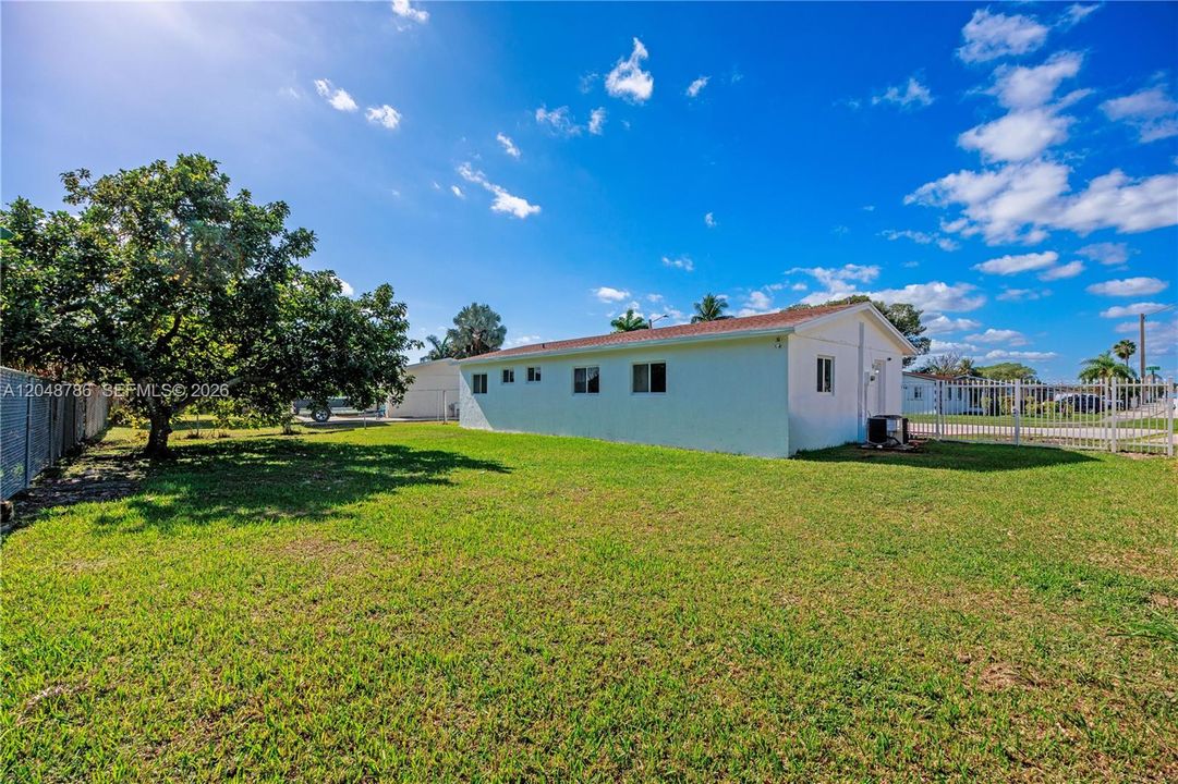 For Sale: $560,000 (4 beds, 2 baths, 1200 Square Feet)