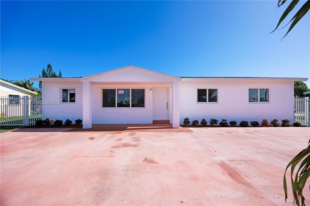 For Sale: $560,000 (4 beds, 2 baths, 1200 Square Feet)