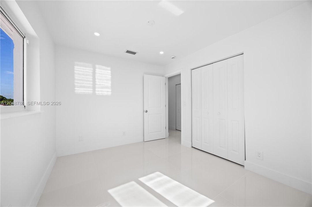 For Sale: $560,000 (4 beds, 2 baths, 1200 Square Feet)