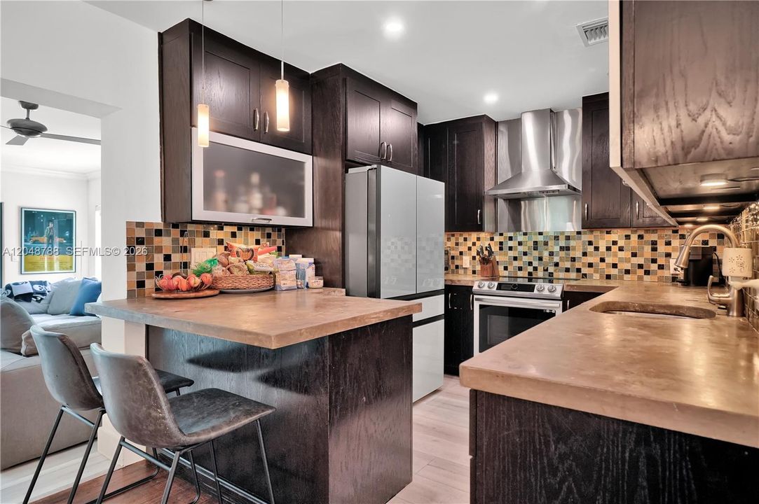 В аренду: $6,700 (3 спален, 2 ванн, 1679 Квадратных фут)