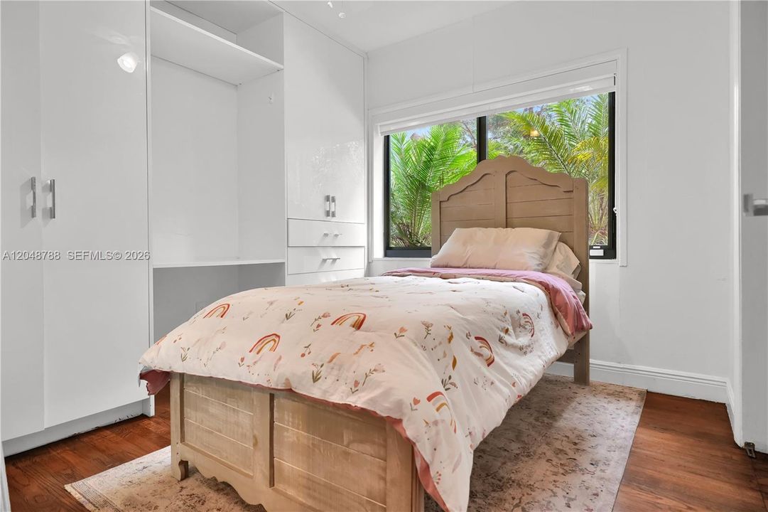 В аренду: $6,700 (3 спален, 2 ванн, 1679 Квадратных фут)