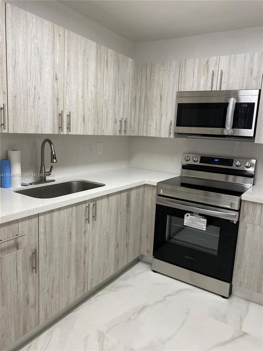 For Rent: $2,500 (2 beds, 2 baths, 980 Square Feet)
