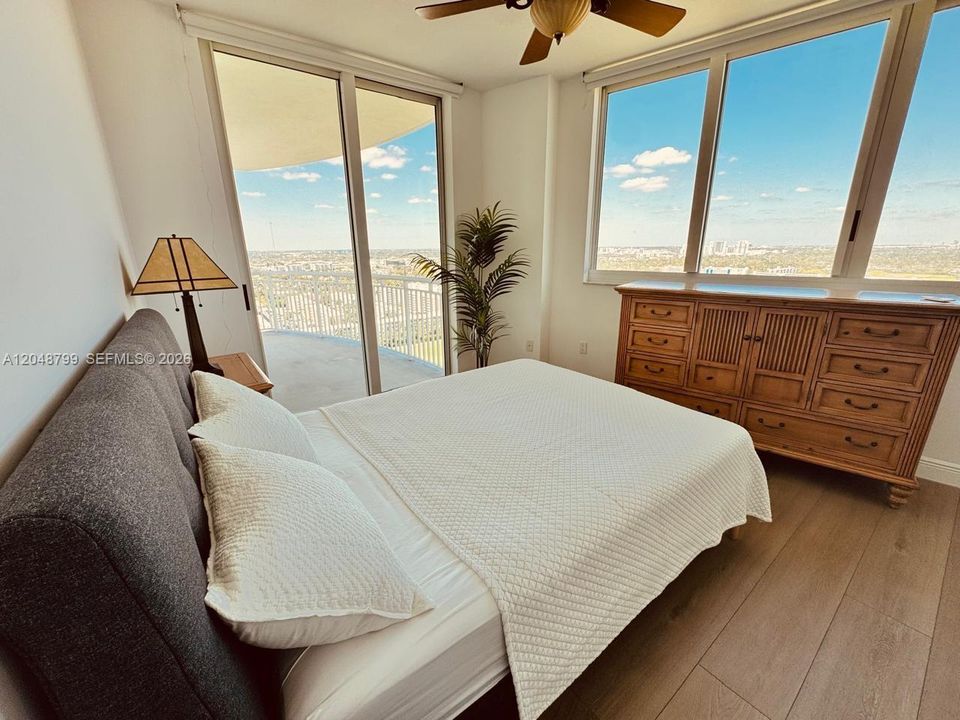 For Sale: $550,000 (3 beds, 2 baths, 1481 Square Feet)