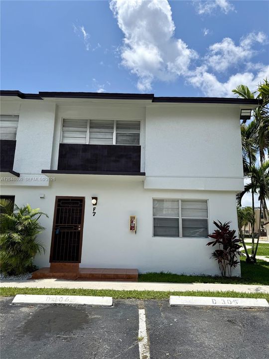 For Rent: $2,700 (4 beds, 2 baths, 1230 Square Feet)