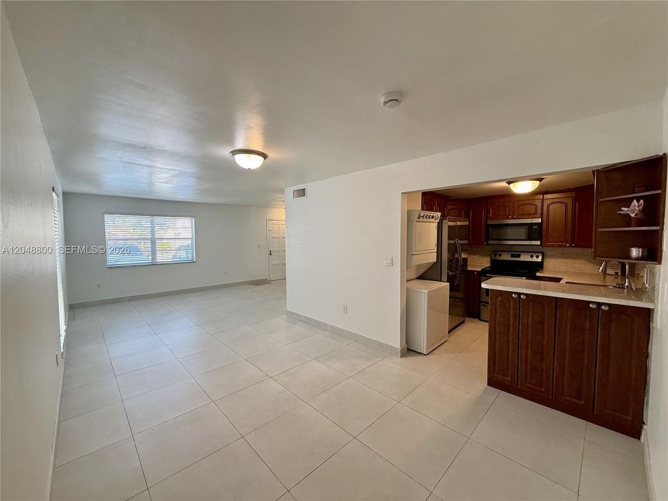Dinning area -kitchen -Laundry