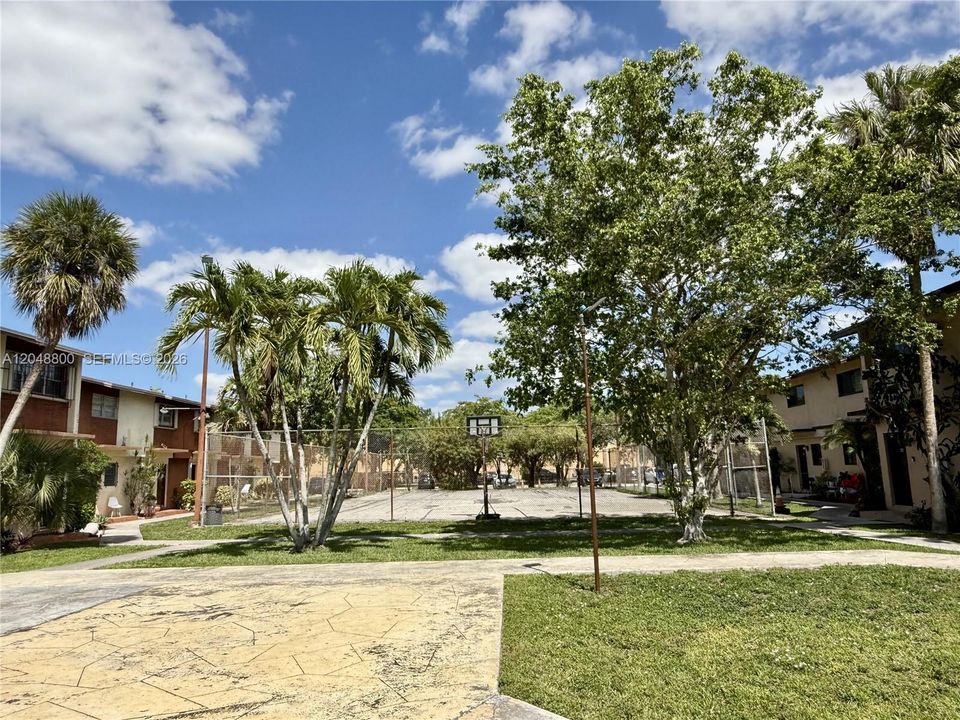 For Rent: $2,700 (4 beds, 2 baths, 1230 Square Feet)