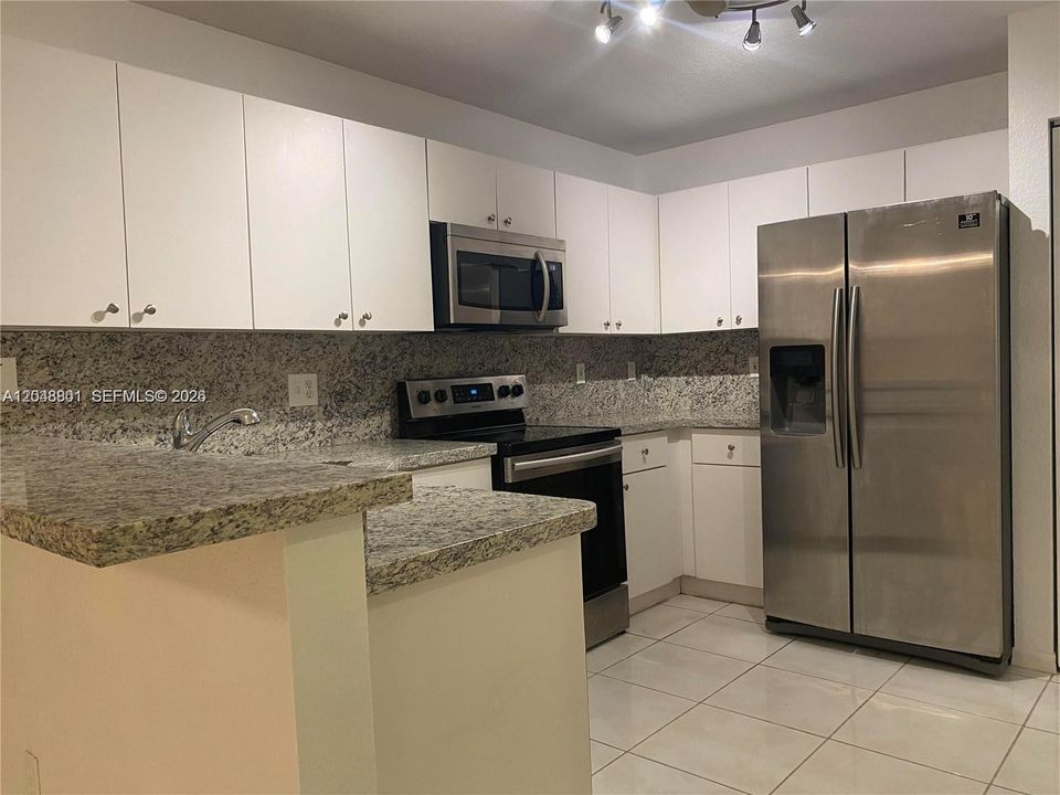 For Rent: $2,750 (2 beds, 2 baths, 1044 Square Feet)