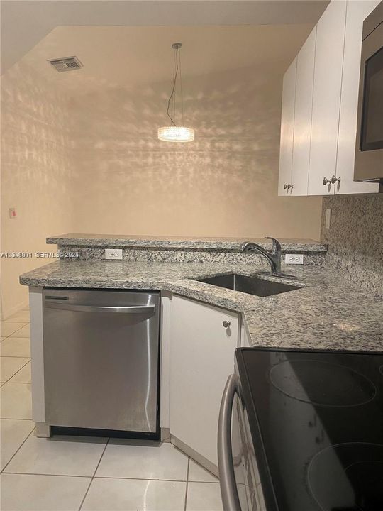 For Rent: $2,750 (2 beds, 2 baths, 1044 Square Feet)