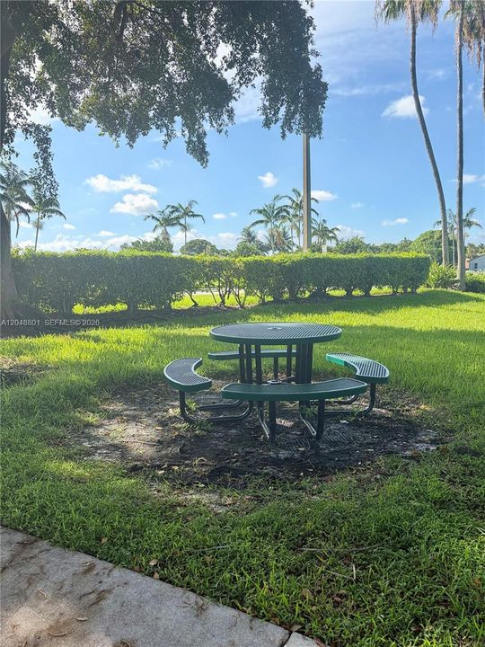 For Rent: $2,750 (2 beds, 2 baths, 1044 Square Feet)