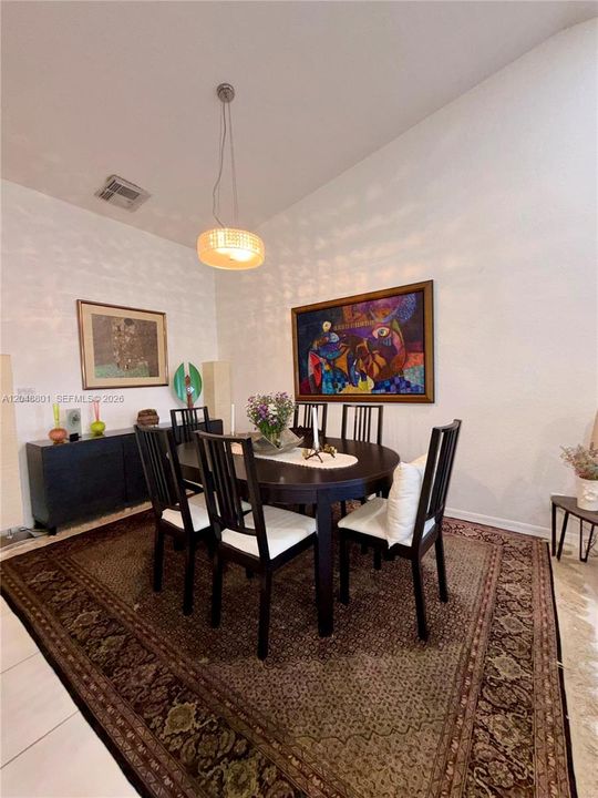 For Rent: $2,750 (2 beds, 2 baths, 1044 Square Feet)