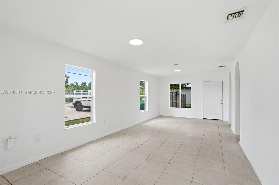 For Sale: $599,998 (0 beds, 0 baths, 2214 Square Feet)
