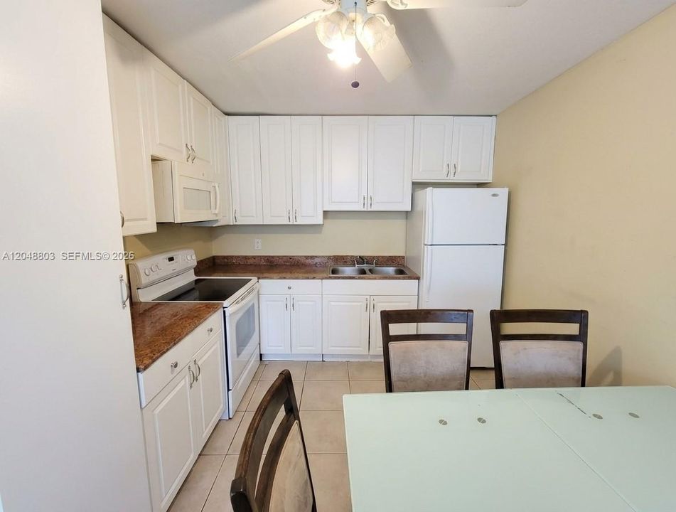 For Sale: $139,999 (2 beds, 1 baths, 733 Square Feet)