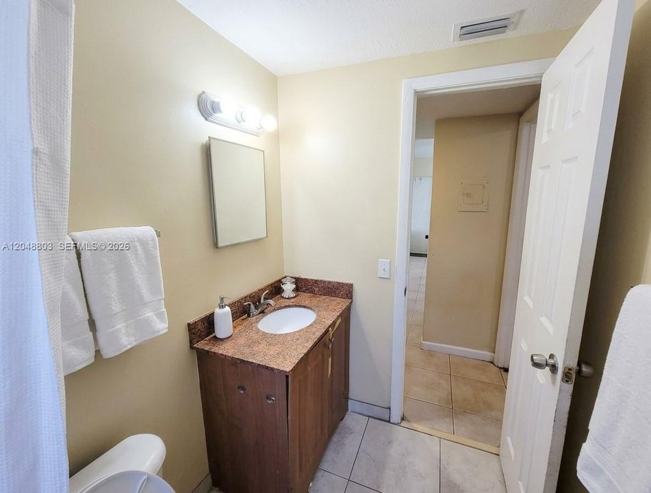 For Sale: $139,999 (2 beds, 1 baths, 733 Square Feet)