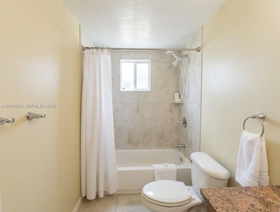 For Sale: $139,999 (2 beds, 1 baths, 733 Square Feet)