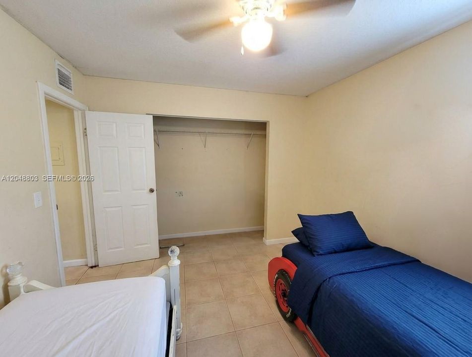 For Sale: $139,999 (2 beds, 1 baths, 733 Square Feet)
