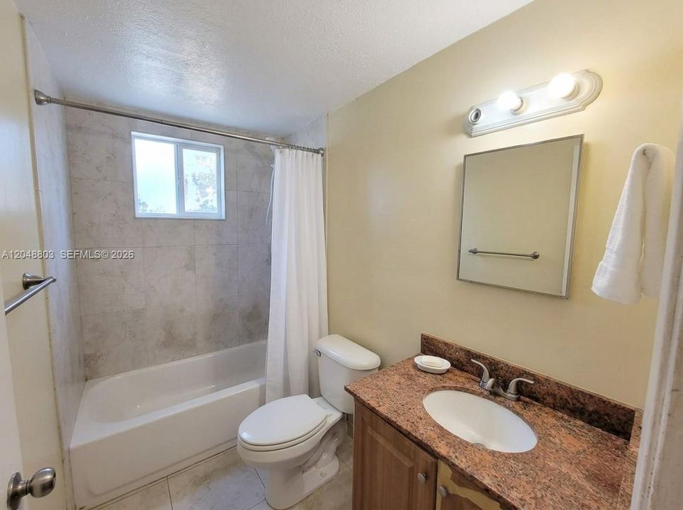 For Sale: $139,999 (2 beds, 1 baths, 733 Square Feet)