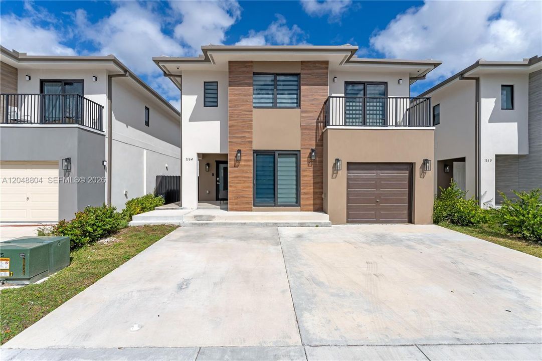 For Rent: $4,200 (5 beds, 4 baths, 1902 Square Feet)