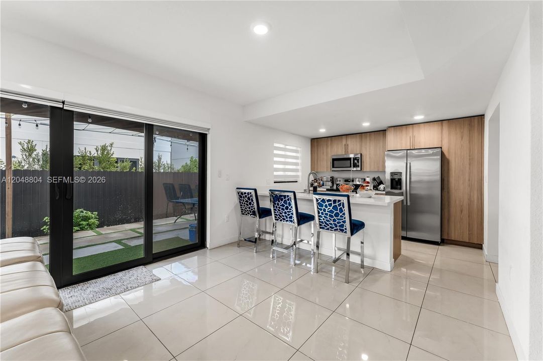 For Rent: $4,200 (5 beds, 4 baths, 1902 Square Feet)