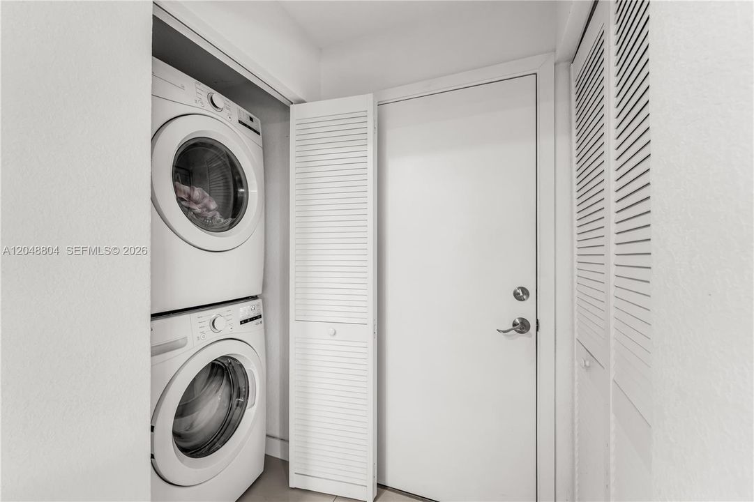 For Rent: $4,200 (5 beds, 4 baths, 1902 Square Feet)