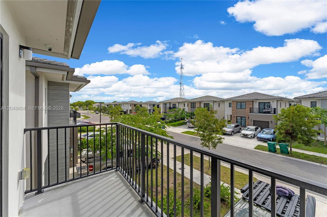 For Rent: $4,200 (5 beds, 4 baths, 1902 Square Feet)