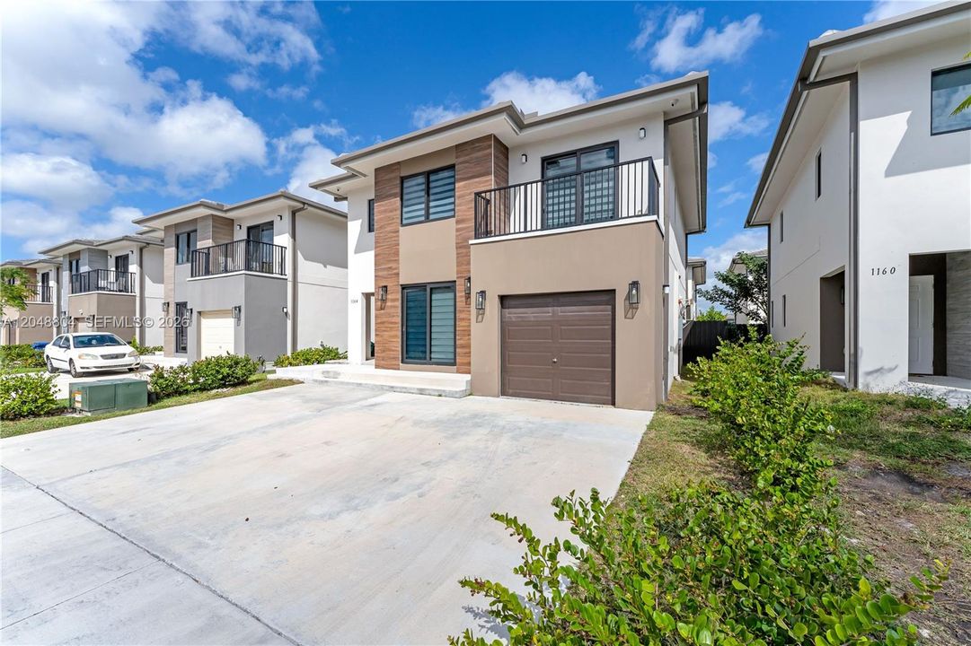 For Rent: $4,200 (5 beds, 4 baths, 1902 Square Feet)