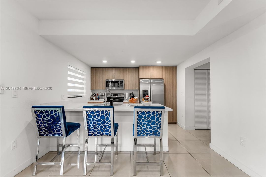 For Rent: $4,200 (5 beds, 4 baths, 1902 Square Feet)