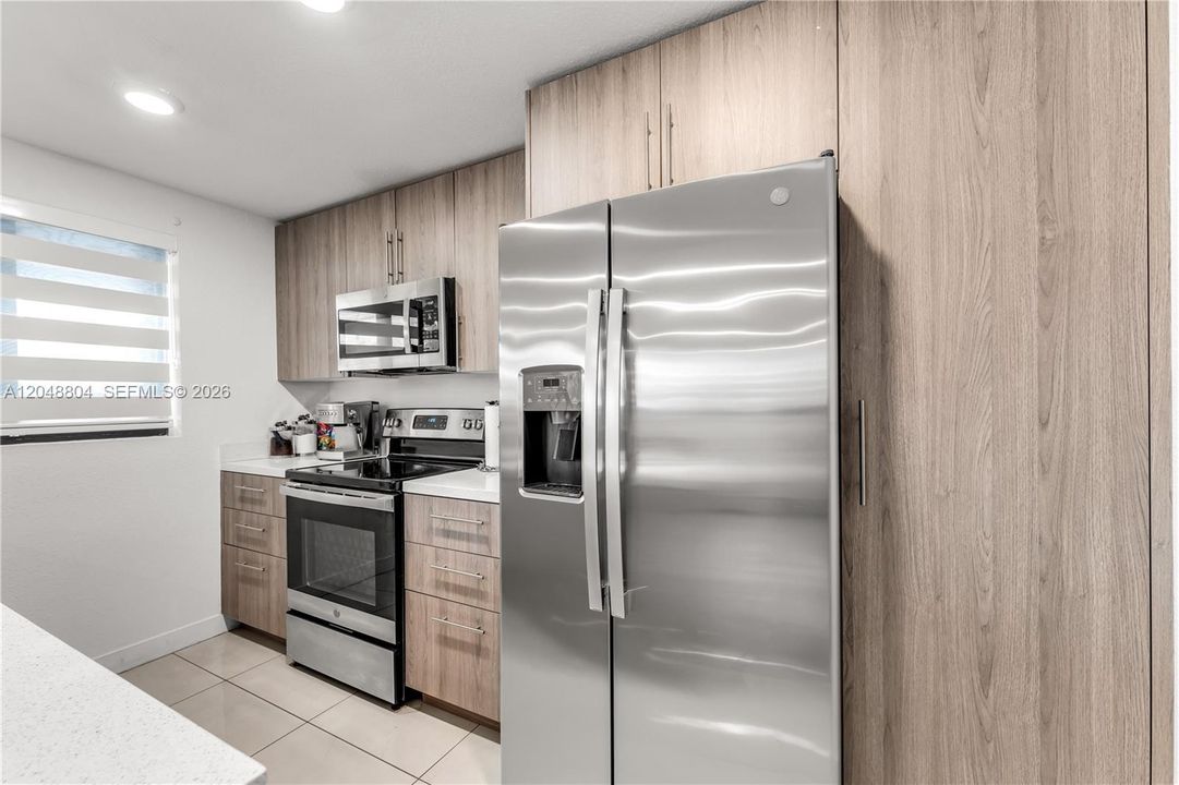 For Rent: $4,200 (5 beds, 4 baths, 1902 Square Feet)