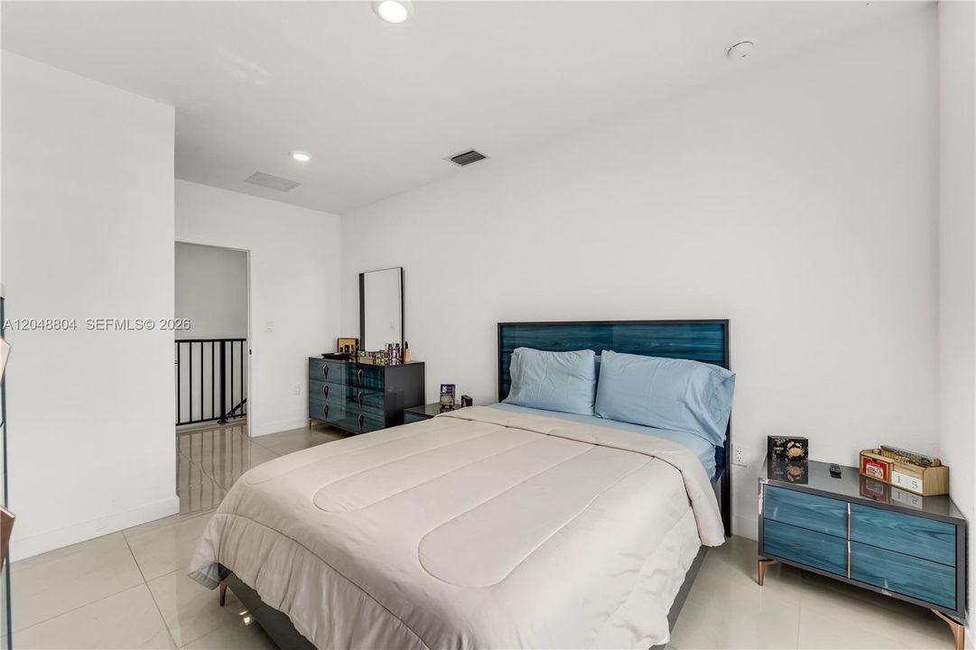 For Rent: $4,200 (5 beds, 4 baths, 1902 Square Feet)