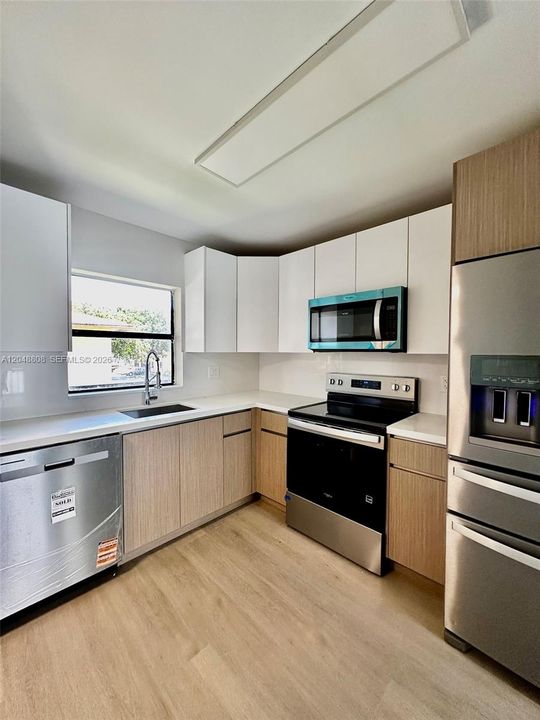 For Rent: $2,500 (2 beds, 2 baths, 770 Square Feet)