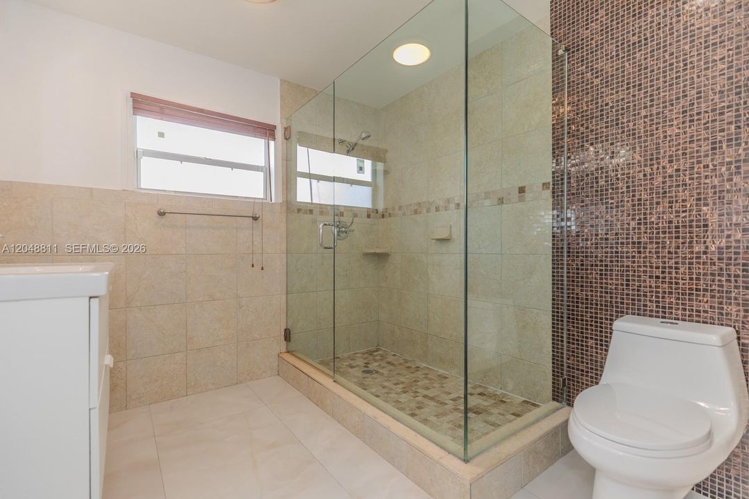 For Rent: $4,000 (3 beds, 2 baths, 1664 Square Feet)