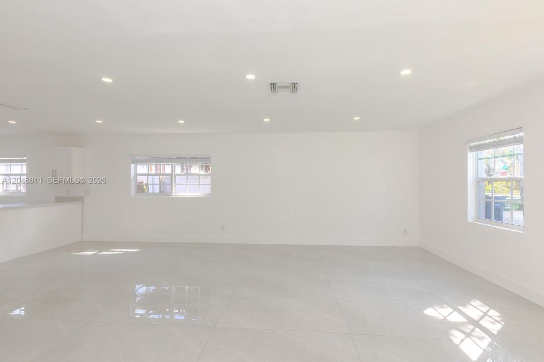 For Rent: $4,000 (3 beds, 2 baths, 1664 Square Feet)