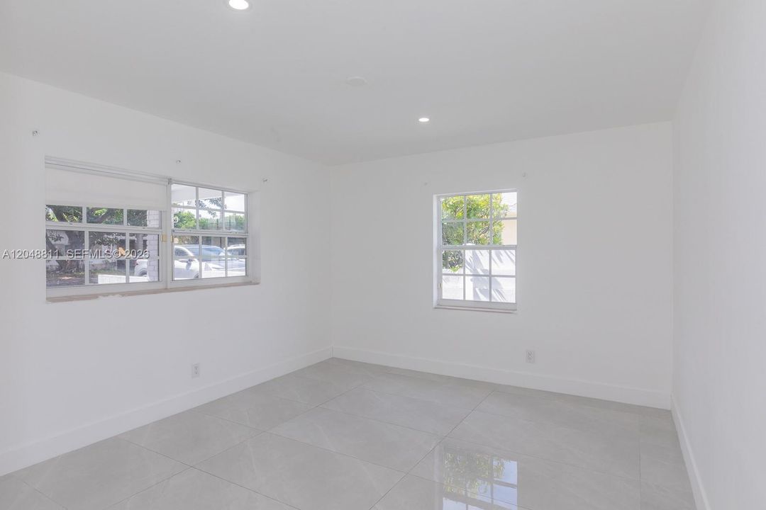 For Rent: $4,000 (3 beds, 2 baths, 1664 Square Feet)