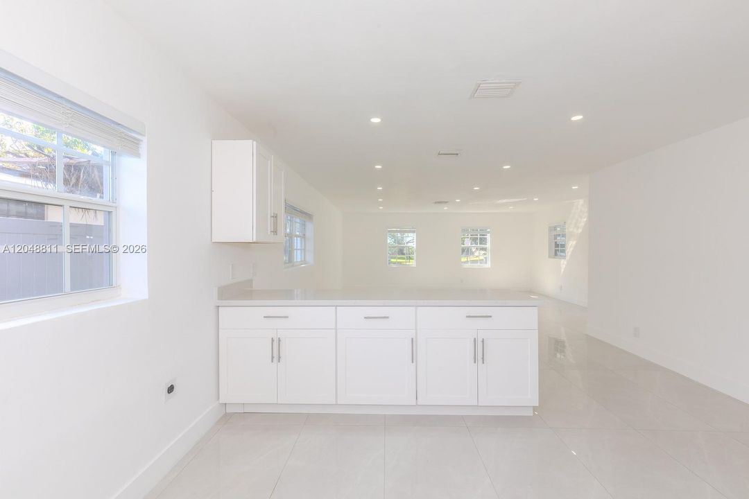 For Rent: $4,000 (3 beds, 2 baths, 1664 Square Feet)