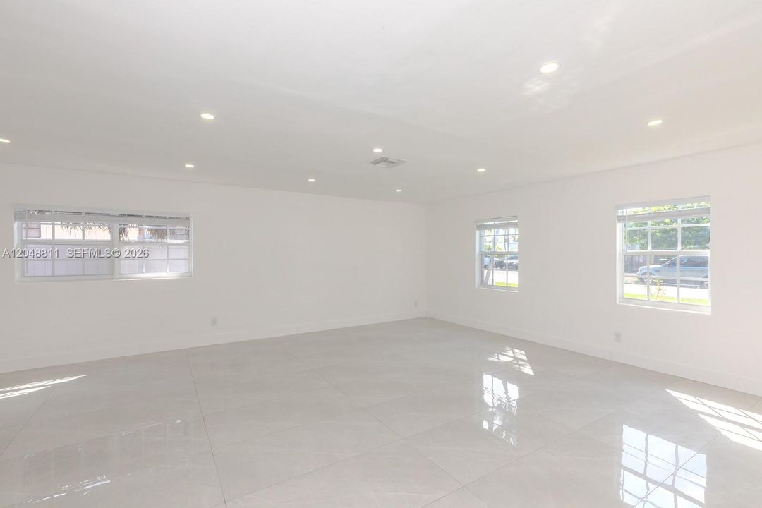 For Rent: $4,000 (3 beds, 2 baths, 1664 Square Feet)
