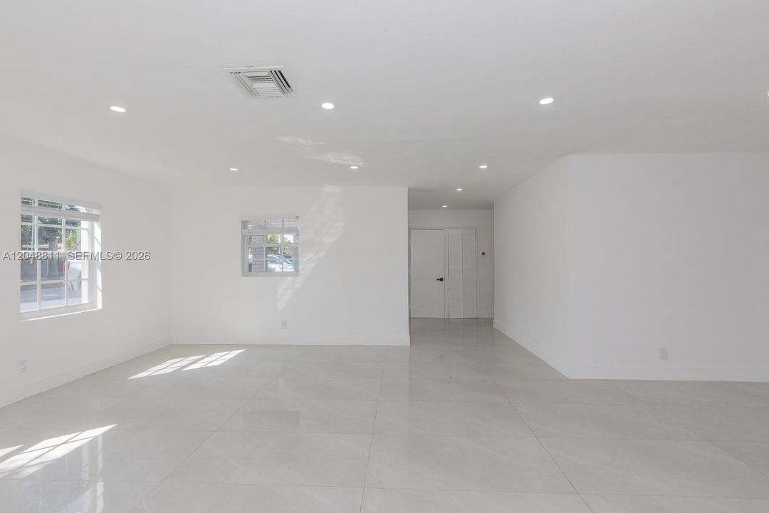 For Rent: $4,000 (3 beds, 2 baths, 1664 Square Feet)