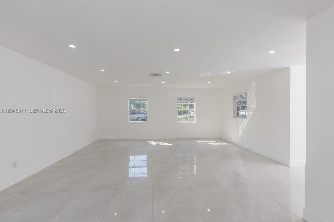 For Rent: $4,000 (3 beds, 2 baths, 1664 Square Feet)