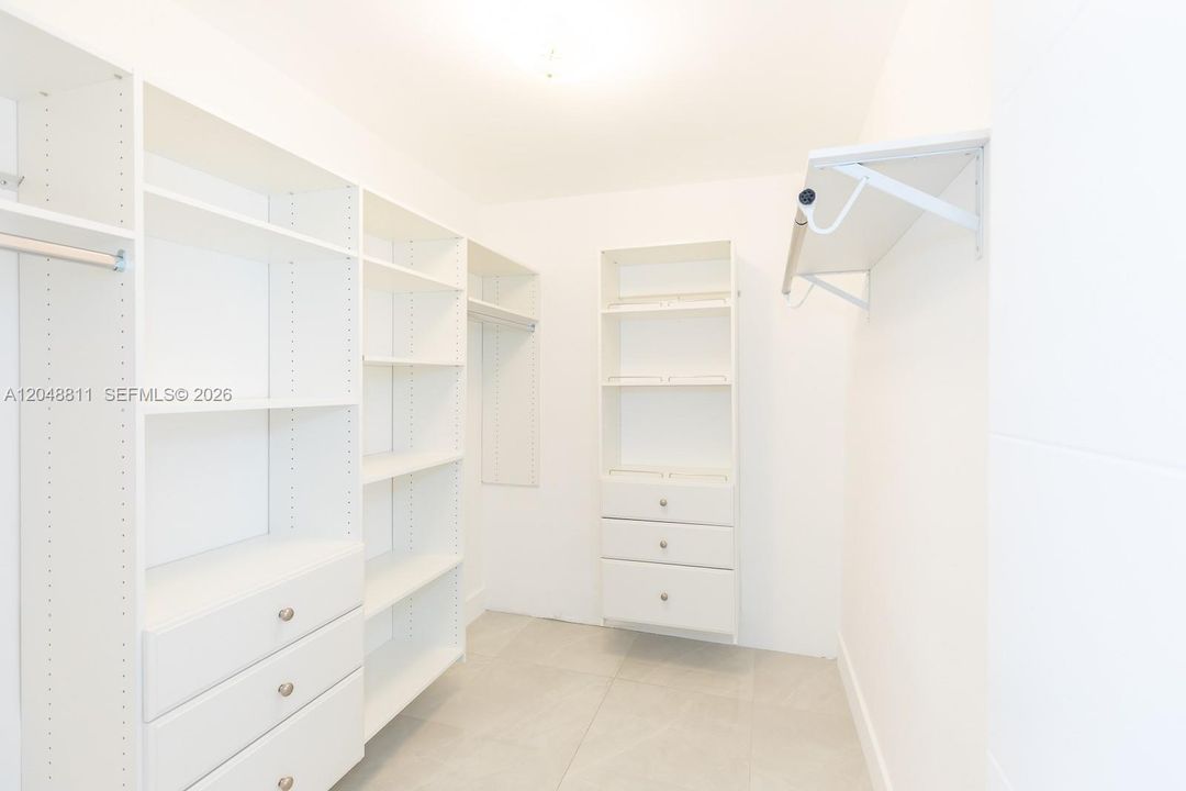 For Rent: $4,000 (3 beds, 2 baths, 1664 Square Feet)