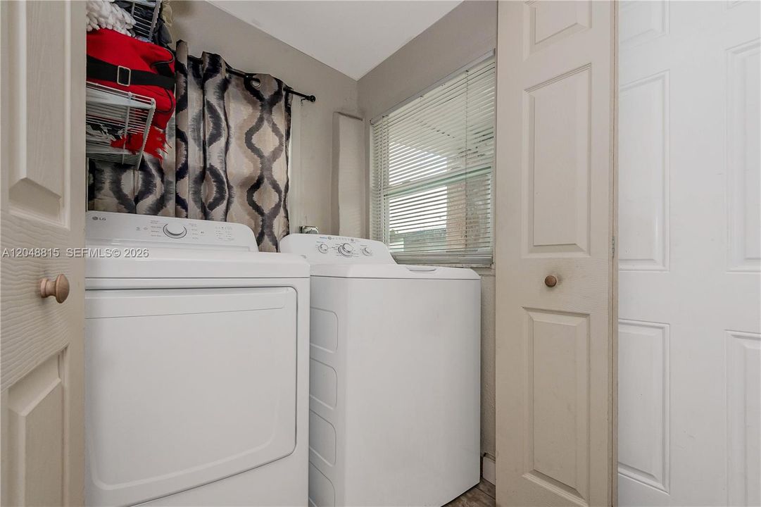 For Sale: $639,000 (5 beds, 2 baths, 1752 Square Feet)