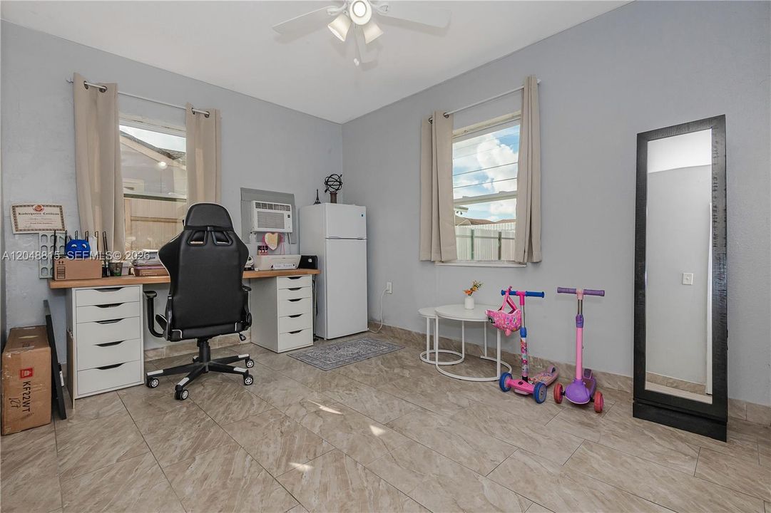 For Sale: $639,000 (5 beds, 2 baths, 1752 Square Feet)
