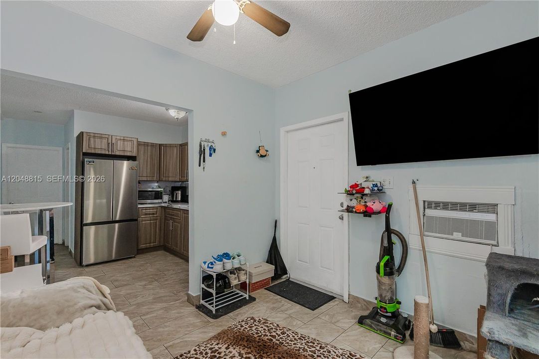 For Sale: $639,000 (5 beds, 2 baths, 1752 Square Feet)