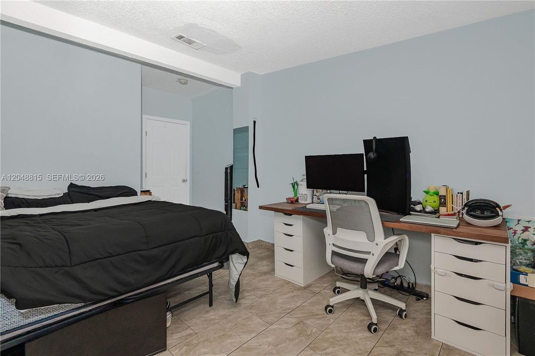 For Sale: $639,000 (5 beds, 2 baths, 1752 Square Feet)