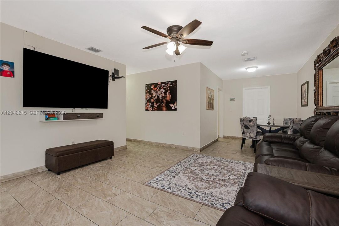 For Sale: $639,000 (5 beds, 2 baths, 1752 Square Feet)