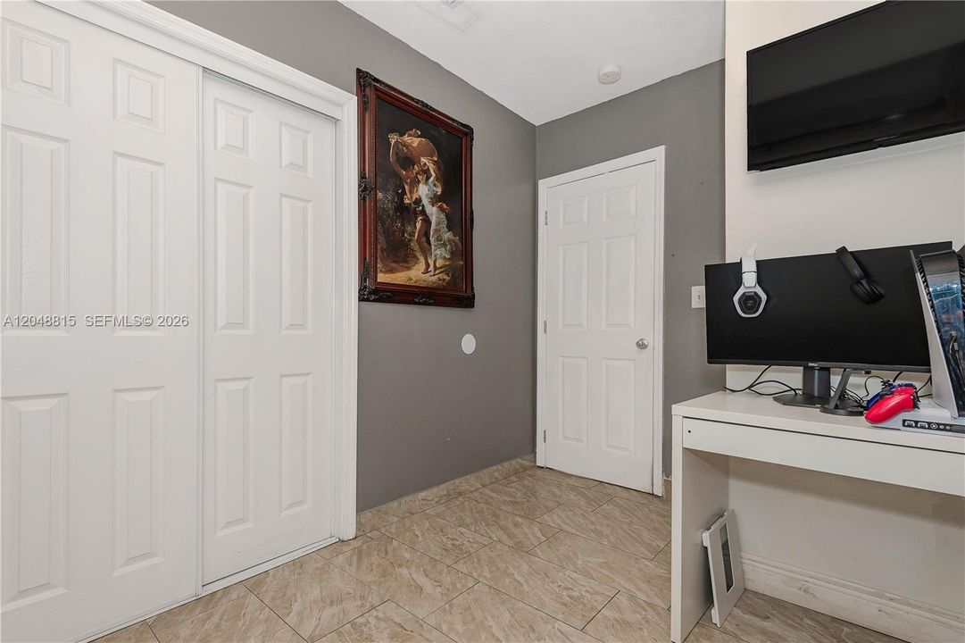For Sale: $639,000 (5 beds, 2 baths, 1752 Square Feet)